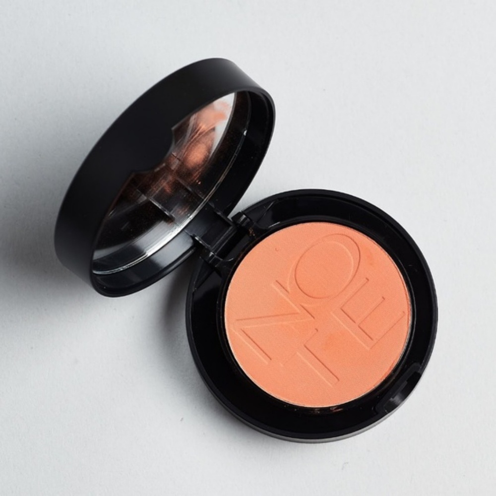 Note blush in Desert Rose